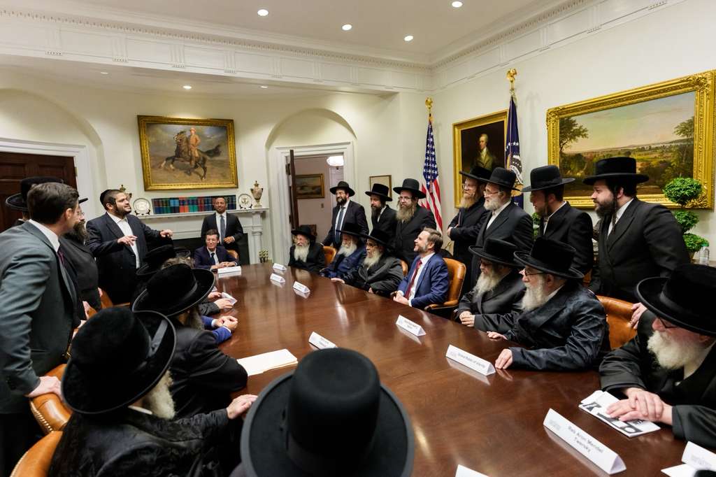 בבית הלבן: המפגש החריג של האדמו"רים עם טראמפ בבית הלבן: המפגש החריג של האדמו"רים עם טראמפ