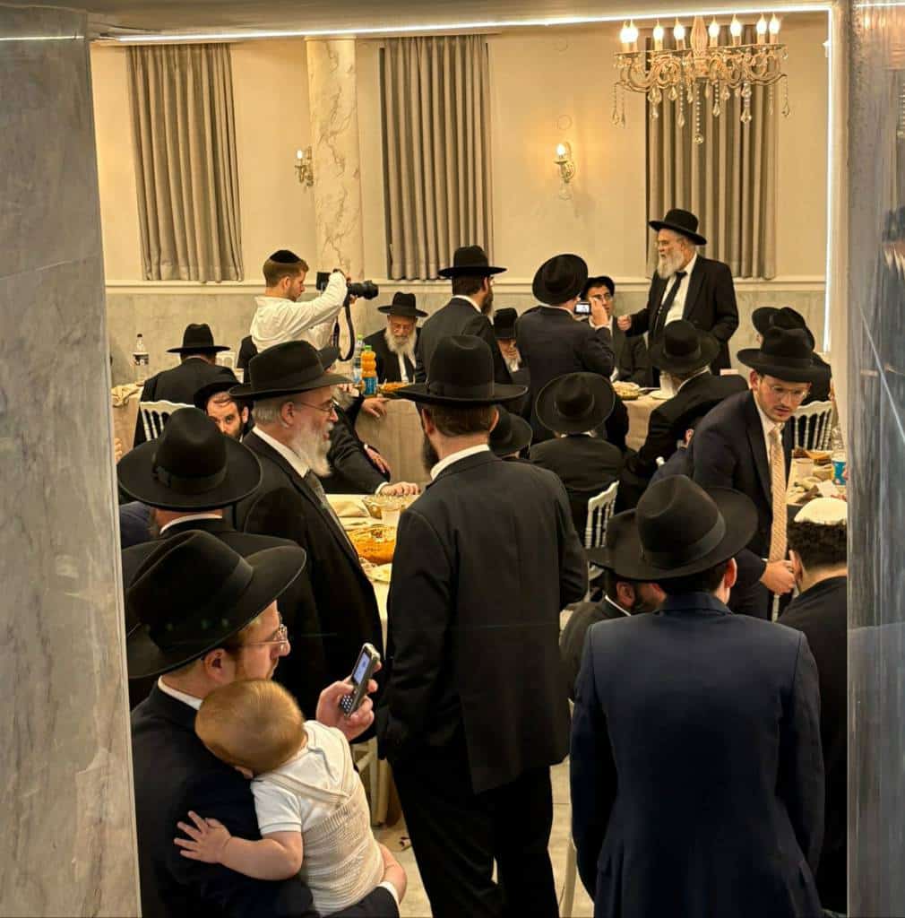 מאות קיבלו את פניו: מסעו ההיסטורי של הגר"י אזרחי ביוהנסבורג מאות קיבלו את פניו: מסעו ההיסטורי של הגר"י אזרחי ביוהנסבורג
