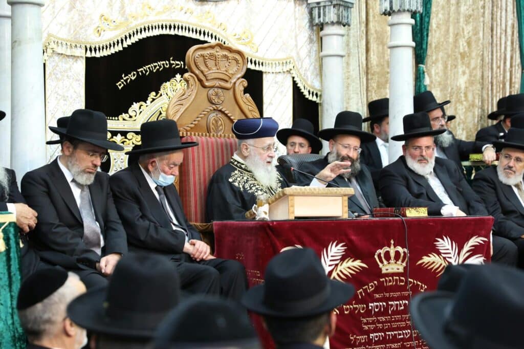 בשיעור ביזדים: המונים הקבילו את פני הראשון לציון הגר"י יוסף בשיעור ביזדים: המונים הקבילו את פני הראשון לציון הגר"י יוסף