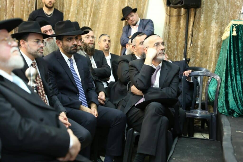 בשיעור ביזדים: המונים הקבילו את פני הראשון לציון הגר"י יוסף בשיעור ביזדים: המונים הקבילו את פני הראשון לציון הגר"י יוסף