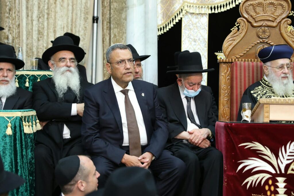 בשיעור ביזדים: המונים הקבילו את פני הראשון לציון הגר"י יוסף בשיעור ביזדים: המונים הקבילו את פני הראשון לציון הגר"י יוסף