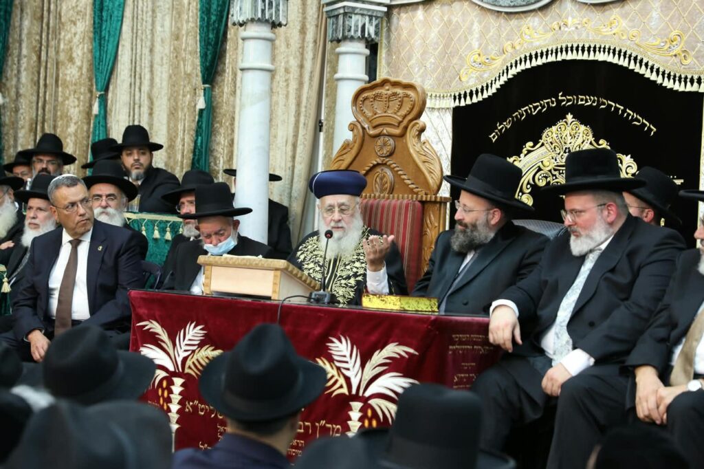 בשיעור ביזדים: המונים הקבילו את פני הראשון לציון הגר"י יוסף בשיעור ביזדים: המונים הקבילו את פני הראשון לציון הגר"י יוסף