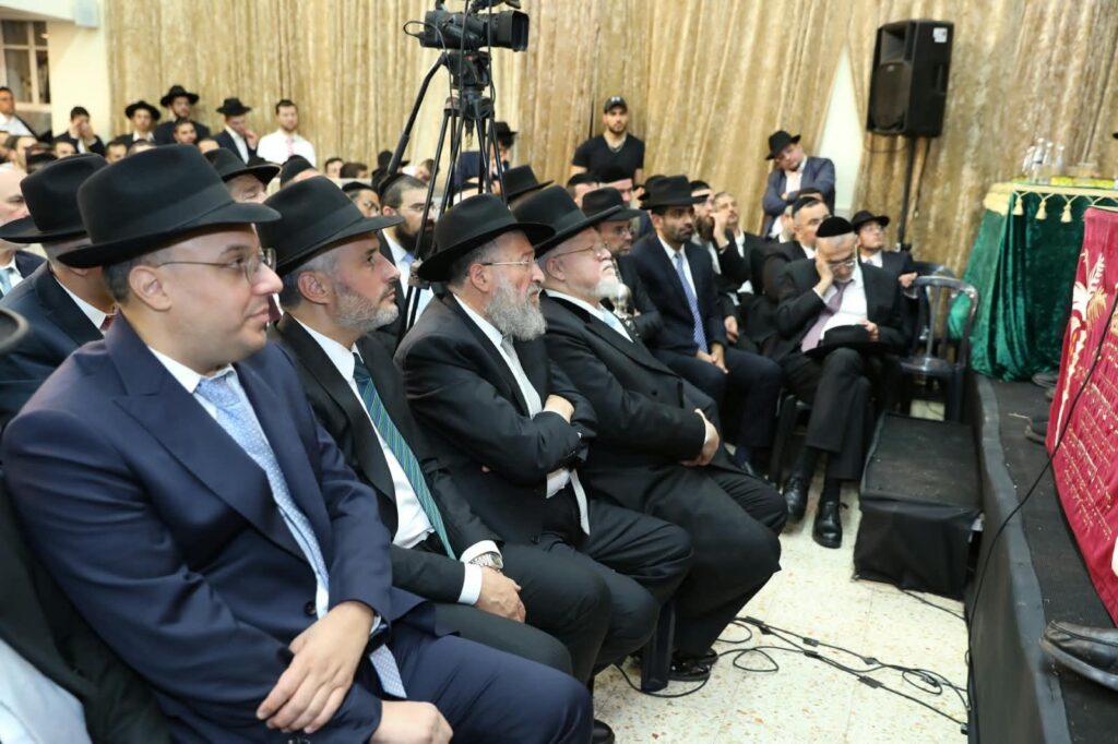 בשיעור ביזדים: המונים הקבילו את פני הראשון לציון הגר"י יוסף בשיעור ביזדים: המונים הקבילו את פני הראשון לציון הגר"י יוסף