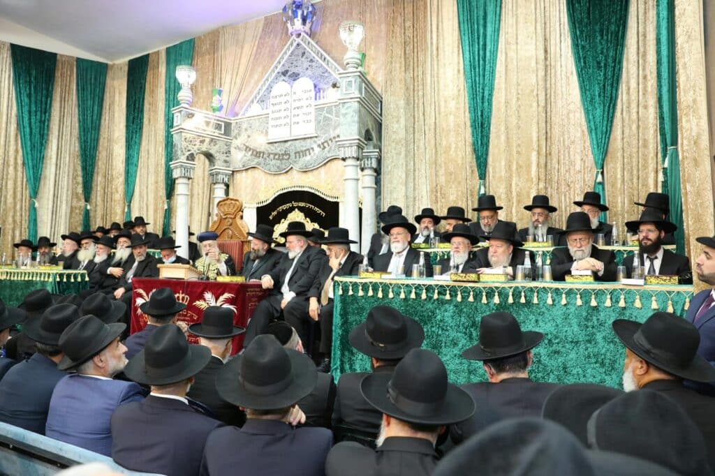 בשיעור ביזדים: המונים הקבילו את פני הראשון לציון הגר"י יוסף בשיעור ביזדים: המונים הקבילו את פני הראשון לציון הגר"י יוסף