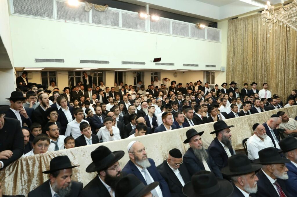 בשיעור ביזדים: המונים הקבילו את פני הראשון לציון הגר"י יוסף בשיעור ביזדים: המונים הקבילו את פני הראשון לציון הגר"י יוסף