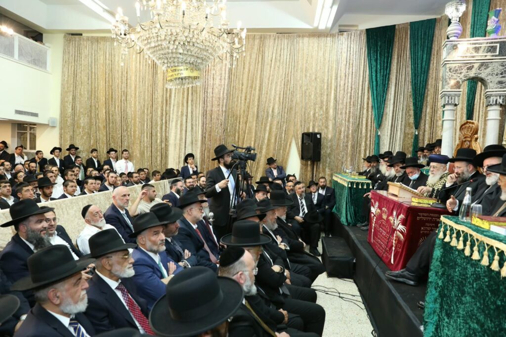 בשיעור ביזדים: המונים הקבילו את פני הראשון לציון הגר"י יוסף בשיעור ביזדים: המונים הקבילו את פני הראשון לציון הגר"י יוסף