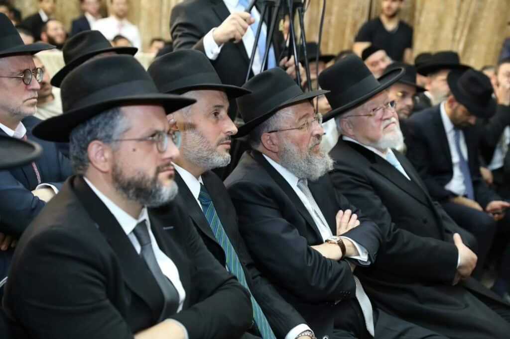 בשיעור ביזדים: המונים הקבילו את פני הראשון לציון הגר"י יוסף בשיעור ביזדים: המונים הקבילו את פני הראשון לציון הגר"י יוסף