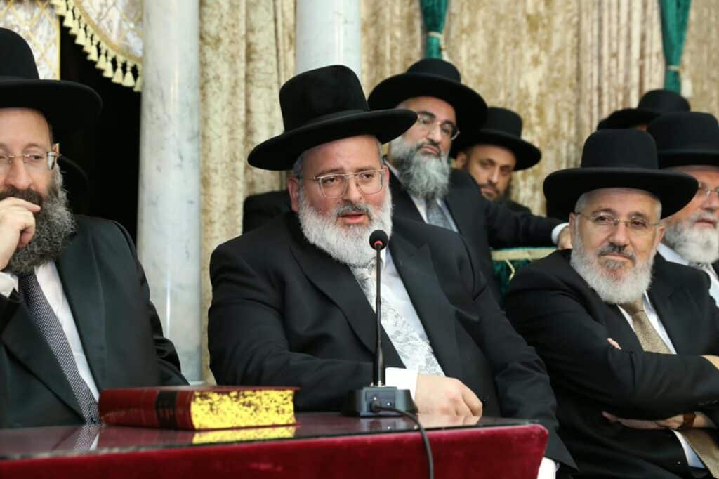 בשיעור ביזדים: המונים הקבילו את פני הראשון לציון הגר"י יוסף בשיעור ביזדים: המונים הקבילו את פני הראשון לציון הגר"י יוסף