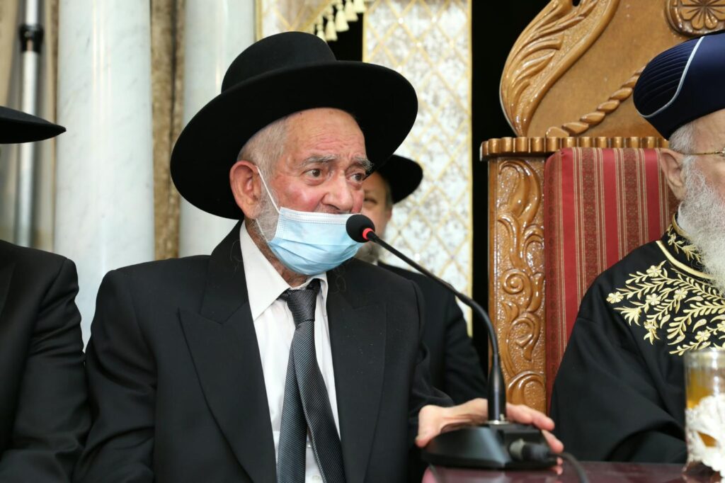 בשיעור ביזדים: המונים הקבילו את פני הראשון לציון הגר"י יוסף בשיעור ביזדים: המונים הקבילו את פני הראשון לציון הגר"י יוסף