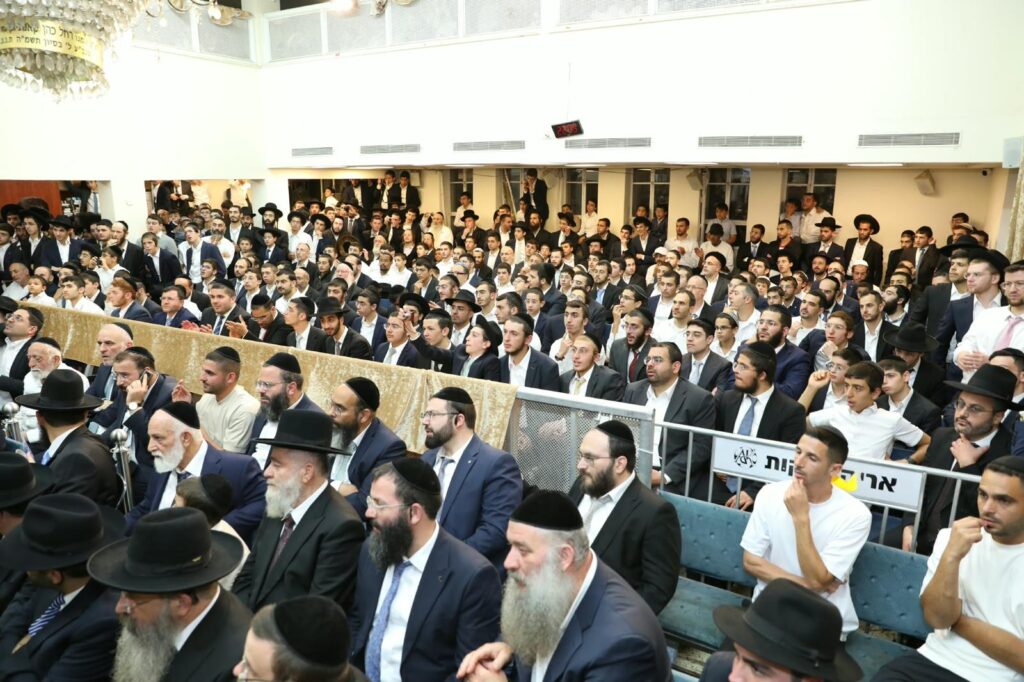 בשיעור ביזדים: המונים הקבילו את פני הראשון לציון הגר"י יוסף בשיעור ביזדים: המונים הקבילו את פני הראשון לציון הגר"י יוסף