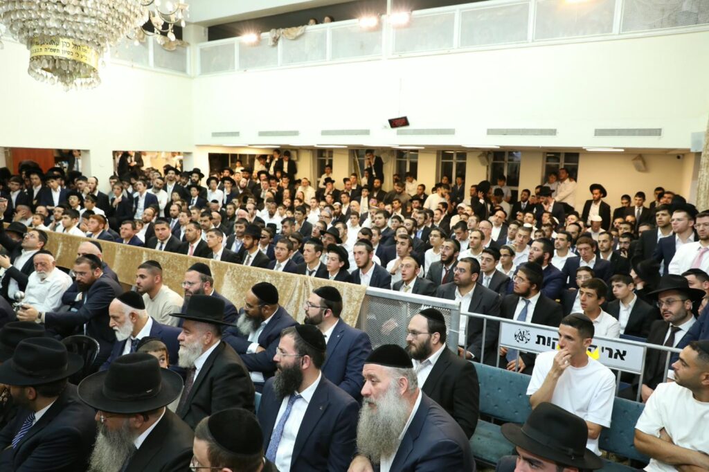בשיעור ביזדים: המונים הקבילו את פני הראשון לציון הגר"י יוסף בשיעור ביזדים: המונים הקבילו את פני הראשון לציון הגר"י יוסף