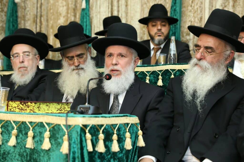 בשיעור ביזדים: המונים הקבילו את פני הראשון לציון הגר"י יוסף בשיעור ביזדים: המונים הקבילו את פני הראשון לציון הגר"י יוסף