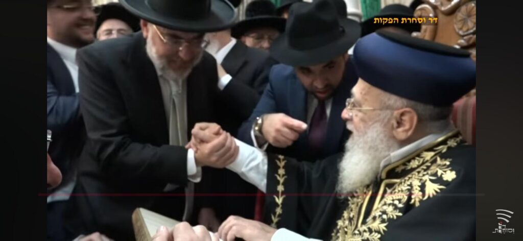 בשיעור ביזדים: המונים הקבילו את פני הראשון לציון הגר"י יוסף בשיעור ביזדים: המונים הקבילו את פני הראשון לציון הגר"י יוסף