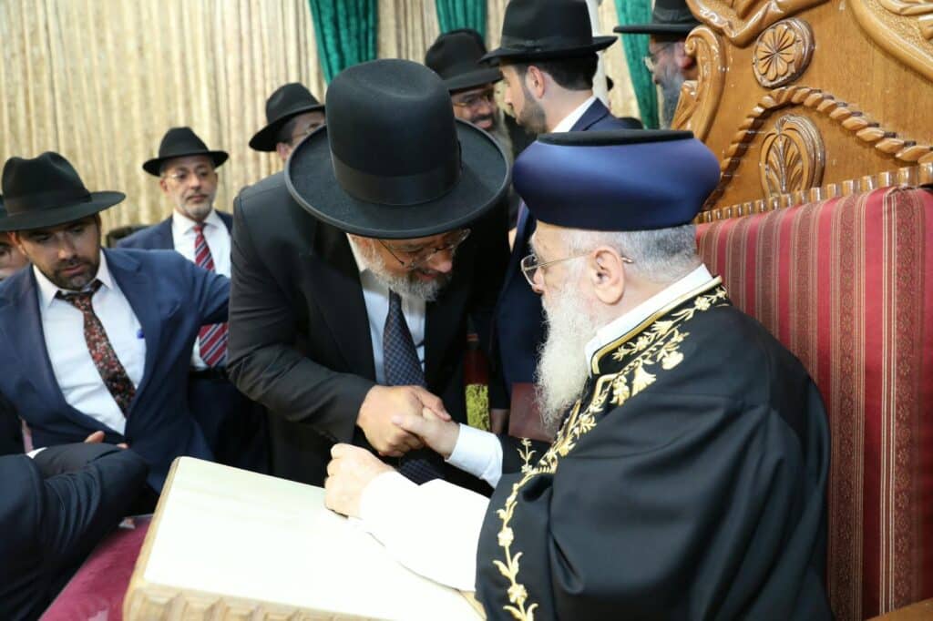 בשיעור ביזדים: המונים הקבילו את פני הראשון לציון הגר"י יוסף בשיעור ביזדים: המונים הקבילו את פני הראשון לציון הגר"י יוסף