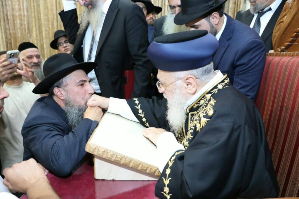 בשיעור ביזדים: המונים הקבילו את פני הראשון לציון הגר"י יוסף בשיעור ביזדים: המונים הקבילו את פני הראשון לציון הגר"י יוסף