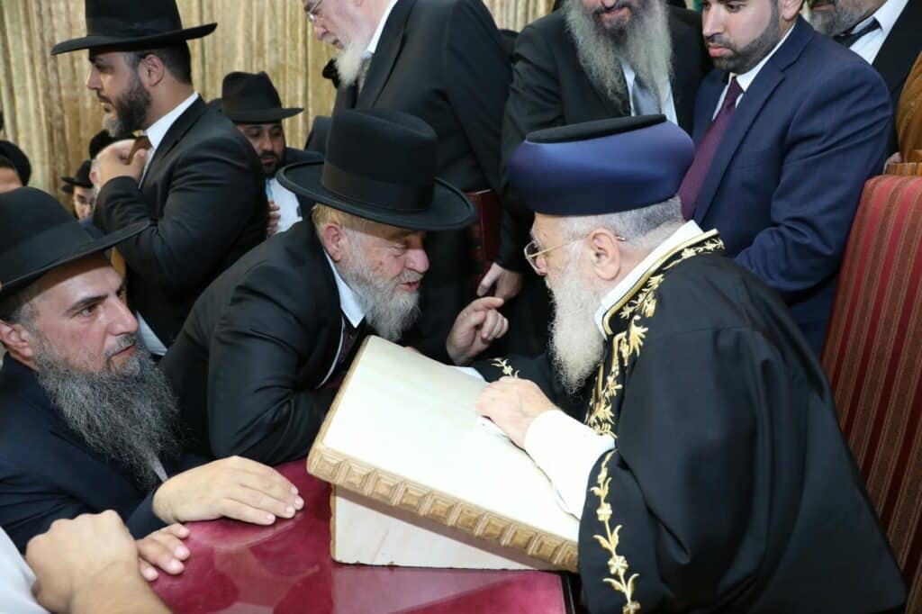 בשיעור ביזדים: המונים הקבילו את פני הראשון לציון הגר"י יוסף בשיעור ביזדים: המונים הקבילו את פני הראשון לציון הגר"י יוסף