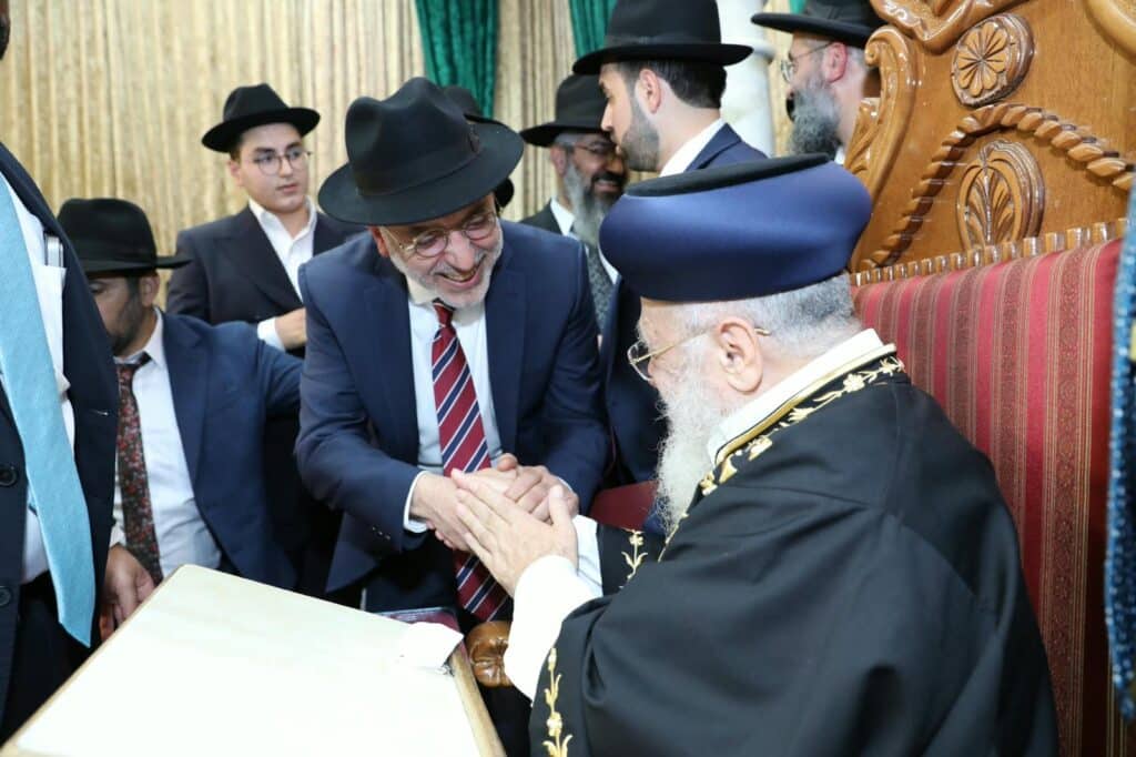 בשיעור ביזדים: המונים הקבילו את פני הראשון לציון הגר"י יוסף בשיעור ביזדים: המונים הקבילו את פני הראשון לציון הגר"י יוסף