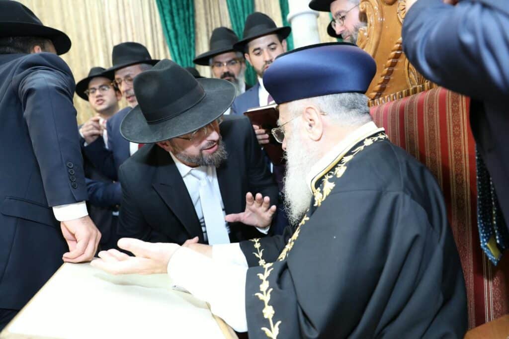 בשיעור ביזדים: המונים הקבילו את פני הראשון לציון הגר"י יוסף בשיעור ביזדים: המונים הקבילו את פני הראשון לציון הגר"י יוסף