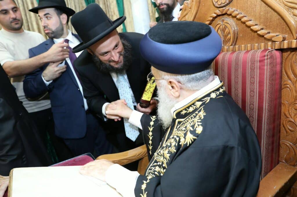 בשיעור ביזדים: המונים הקבילו את פני הראשון לציון הגר"י יוסף בשיעור ביזדים: המונים הקבילו את פני הראשון לציון הגר"י יוסף