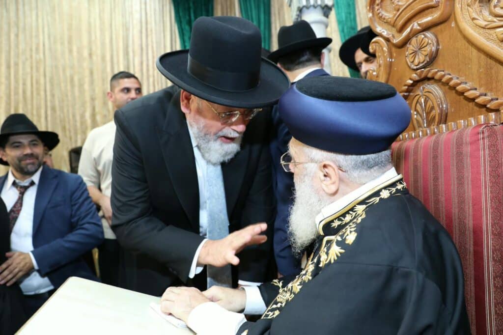 בשיעור ביזדים: המונים הקבילו את פני הראשון לציון הגר"י יוסף בשיעור ביזדים: המונים הקבילו את פני הראשון לציון הגר"י יוסף