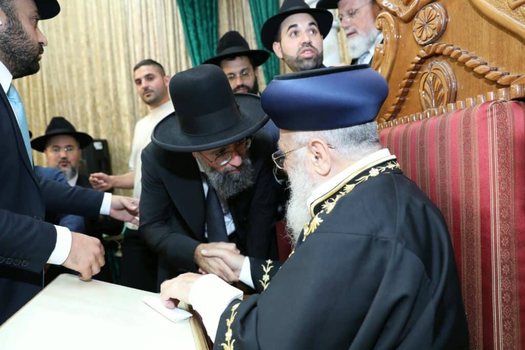 בשיעור ביזדים: המונים הקבילו את פני הראשון לציון הגר"י יוסף בשיעור ביזדים: המונים הקבילו את פני הראשון לציון הגר"י יוסף