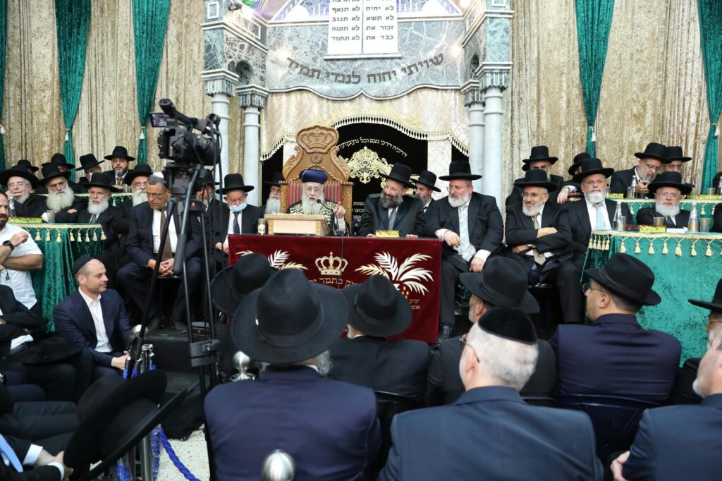 בשיעור ביזדים: המונים הקבילו את פני הראשון לציון הגר"י יוסף בשיעור ביזדים: המונים הקבילו את פני הראשון לציון הגר"י יוסף
