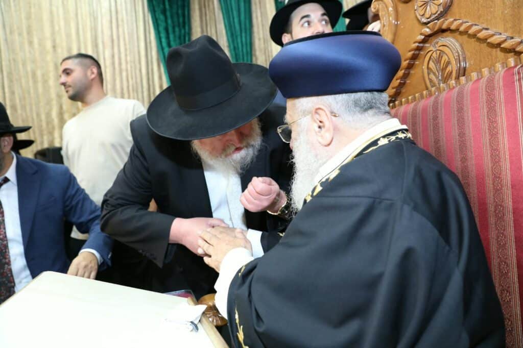 בשיעור ביזדים: המונים הקבילו את פני הראשון לציון הגר"י יוסף בשיעור ביזדים: המונים הקבילו את פני הראשון לציון הגר"י יוסף