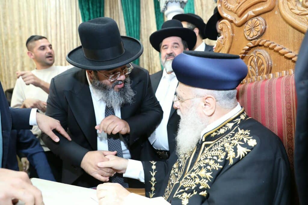 בשיעור ביזדים: המונים הקבילו את פני הראשון לציון הגר"י יוסף בשיעור ביזדים: המונים הקבילו את פני הראשון לציון הגר"י יוסף