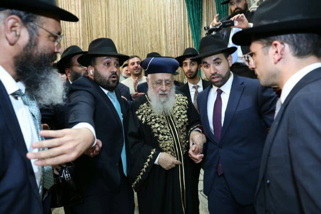 בשיעור ביזדים: המונים הקבילו את פני הראשון לציון הגר"י יוסף בשיעור ביזדים: המונים הקבילו את פני הראשון לציון הגר"י יוסף