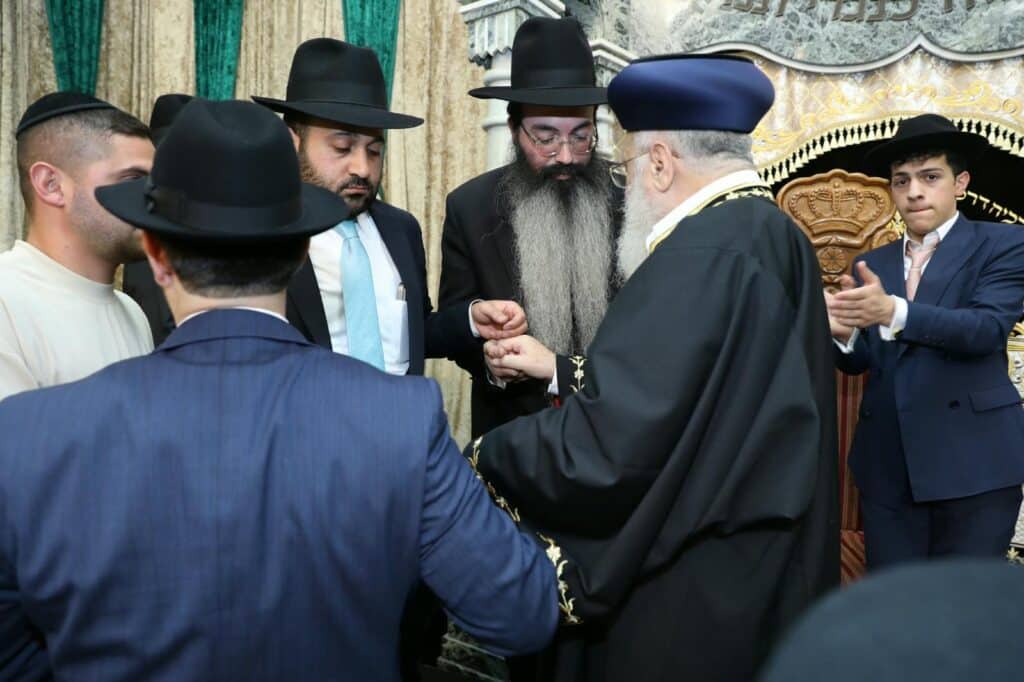 בשיעור ביזדים: המונים הקבילו את פני הראשון לציון הגר"י יוסף בשיעור ביזדים: המונים הקבילו את פני הראשון לציון הגר"י יוסף