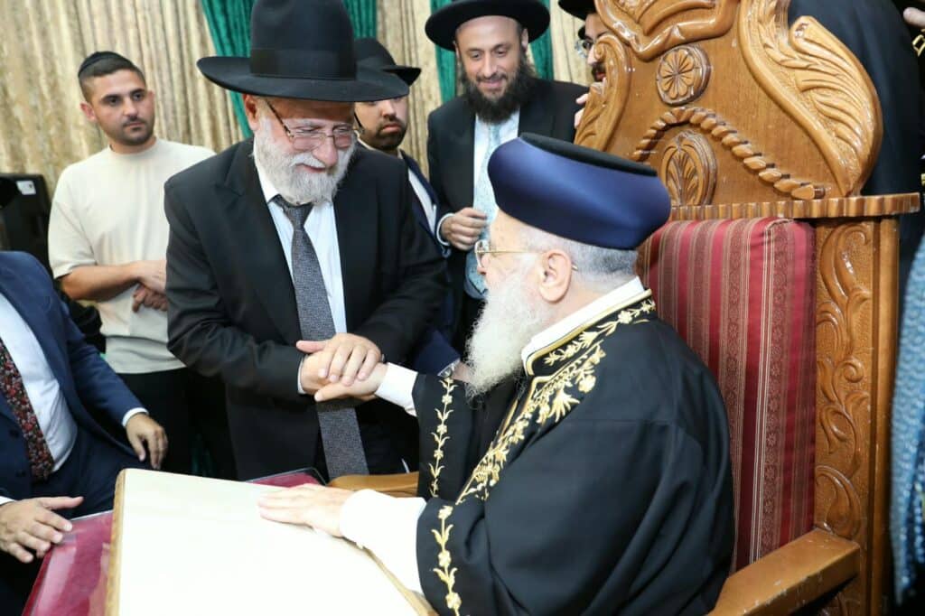 בשיעור ביזדים: המונים הקבילו את פני הראשון לציון הגר"י יוסף בשיעור ביזדים: המונים הקבילו את פני הראשון לציון הגר"י יוסף