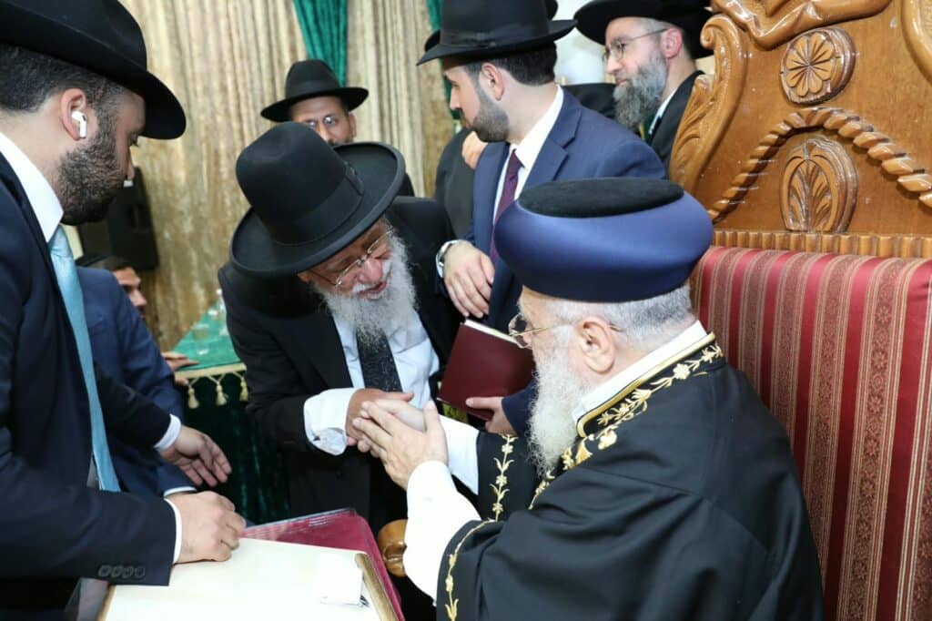 בשיעור ביזדים: המונים הקבילו את פני הראשון לציון הגר"י יוסף בשיעור ביזדים: המונים הקבילו את פני הראשון לציון הגר"י יוסף