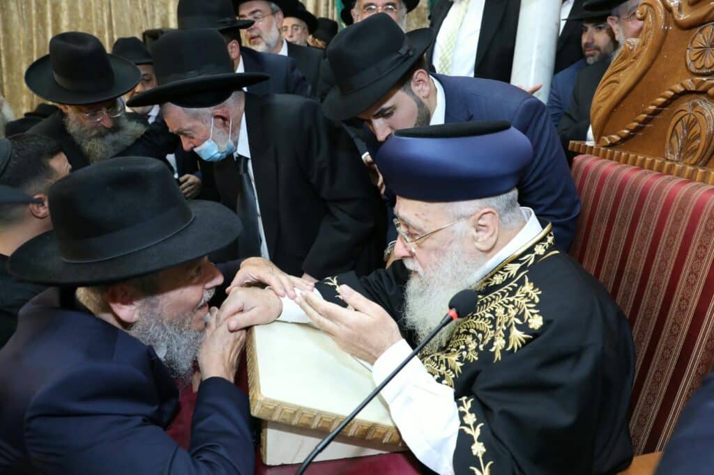 בשיעור ביזדים: המונים הקבילו את פני הראשון לציון הגר"י יוסף בשיעור ביזדים: המונים הקבילו את פני הראשון לציון הגר"י יוסף