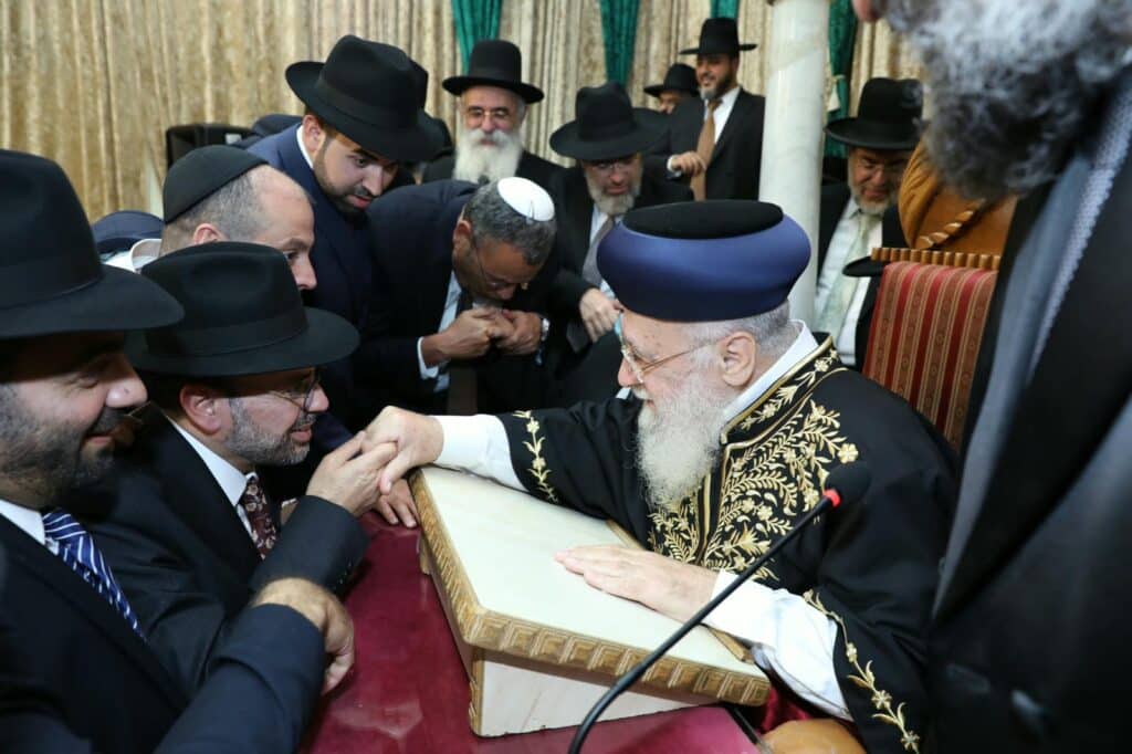 בשיעור ביזדים: המונים הקבילו את פני הראשון לציון הגר"י יוסף בשיעור ביזדים: המונים הקבילו את פני הראשון לציון הגר"י יוסף