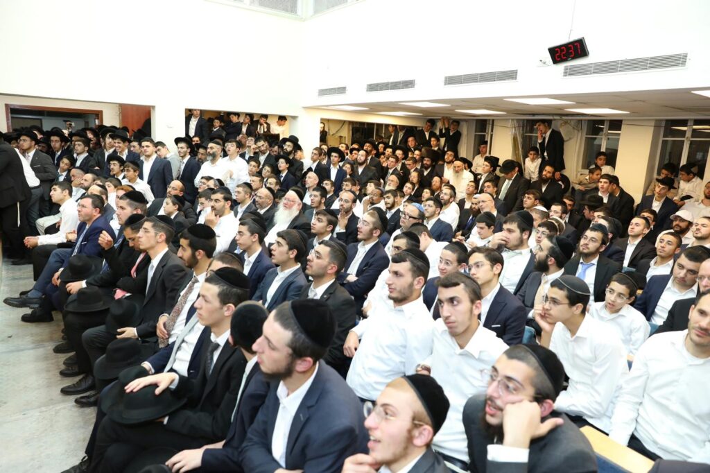 בשיעור ביזדים: המונים הקבילו את פני הראשון לציון הגר"י יוסף בשיעור ביזדים: המונים הקבילו את פני הראשון לציון הגר"י יוסף