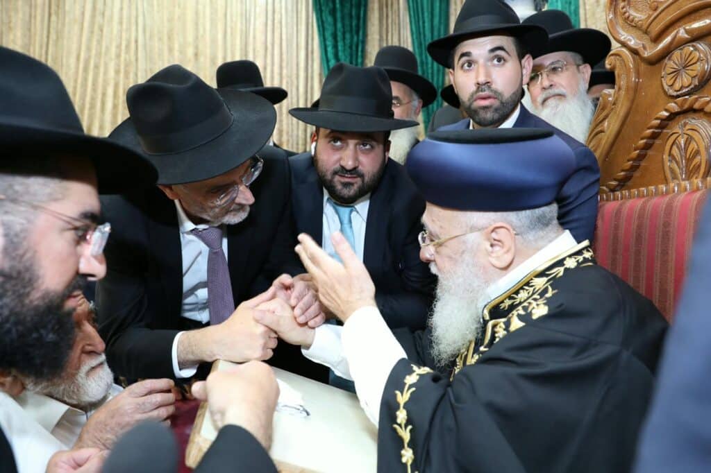 בשיעור ביזדים: המונים הקבילו את פני הראשון לציון הגר"י יוסף בשיעור ביזדים: המונים הקבילו את פני הראשון לציון הגר"י יוסף