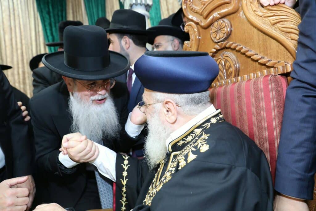 בשיעור ביזדים: המונים הקבילו את פני הראשון לציון הגר"י יוסף בשיעור ביזדים: המונים הקבילו את פני הראשון לציון הגר"י יוסף