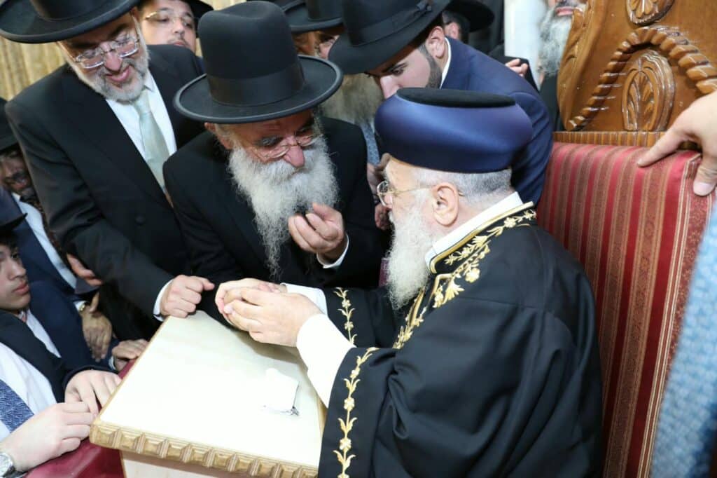 בשיעור ביזדים: המונים הקבילו את פני הראשון לציון הגר"י יוסף בשיעור ביזדים: המונים הקבילו את פני הראשון לציון הגר"י יוסף