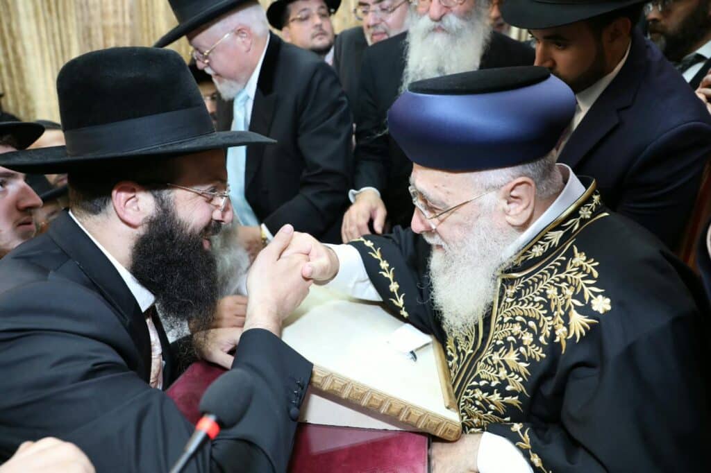 בשיעור ביזדים: המונים הקבילו את פני הראשון לציון הגר"י יוסף בשיעור ביזדים: המונים הקבילו את פני הראשון לציון הגר"י יוסף