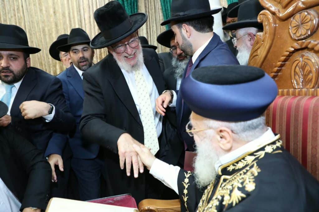 בשיעור ביזדים: המונים הקבילו את פני הראשון לציון הגר"י יוסף בשיעור ביזדים: המונים הקבילו את פני הראשון לציון הגר"י יוסף