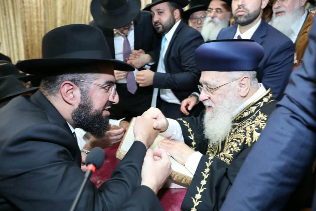בשיעור ביזדים: המונים הקבילו את פני הראשון לציון הגר"י יוסף בשיעור ביזדים: המונים הקבילו את פני הראשון לציון הגר"י יוסף