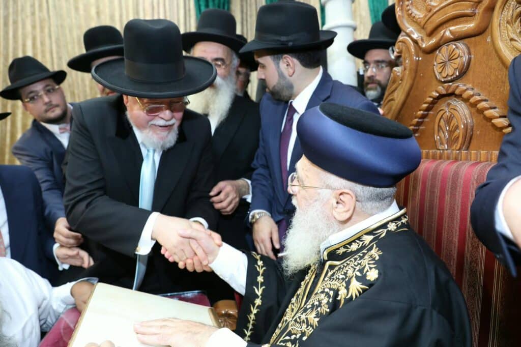 בשיעור ביזדים: המונים הקבילו את פני הראשון לציון הגר"י יוסף בשיעור ביזדים: המונים הקבילו את פני הראשון לציון הגר"י יוסף