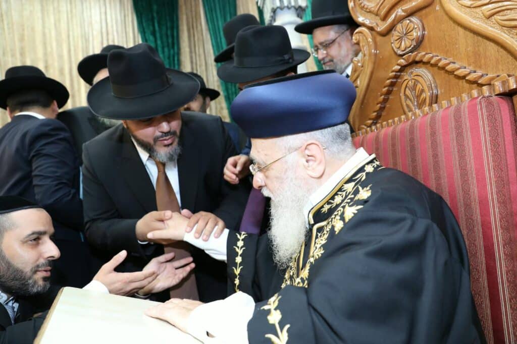 בשיעור ביזדים: המונים הקבילו את פני הראשון לציון הגר"י יוסף בשיעור ביזדים: המונים הקבילו את פני הראשון לציון הגר"י יוסף