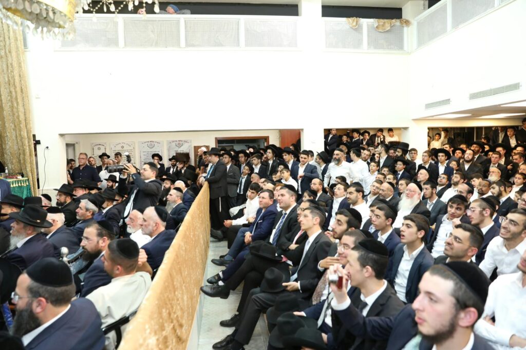 בשיעור ביזדים: המונים הקבילו את פני הראשון לציון הגר"י יוסף בשיעור ביזדים: המונים הקבילו את פני הראשון לציון הגר"י יוסף