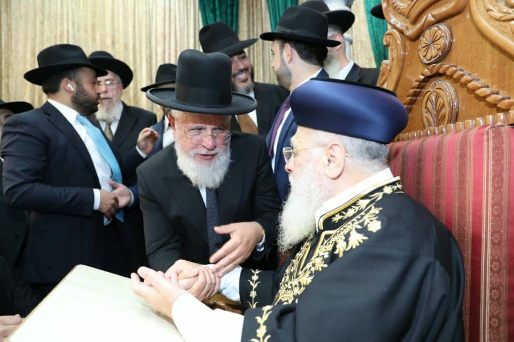 בשיעור ביזדים: המונים הקבילו את פני הראשון לציון הגר"י יוסף בשיעור ביזדים: המונים הקבילו את פני הראשון לציון הגר"י יוסף