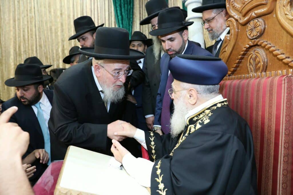 בשיעור ביזדים: המונים הקבילו את פני הראשון לציון הגר"י יוסף בשיעור ביזדים: המונים הקבילו את פני הראשון לציון הגר"י יוסף