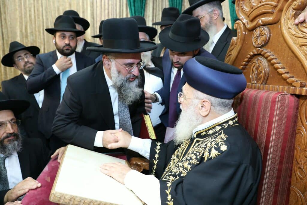 בשיעור ביזדים: המונים הקבילו את פני הראשון לציון הגר"י יוסף בשיעור ביזדים: המונים הקבילו את פני הראשון לציון הגר"י יוסף