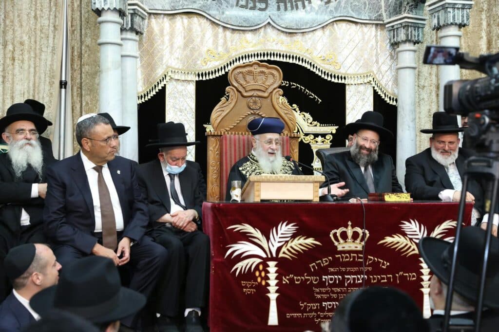 בשיעור ביזדים: המונים הקבילו את פני הראשון לציון הגר"י יוסף בשיעור ביזדים: המונים הקבילו את פני הראשון לציון הגר"י יוסף