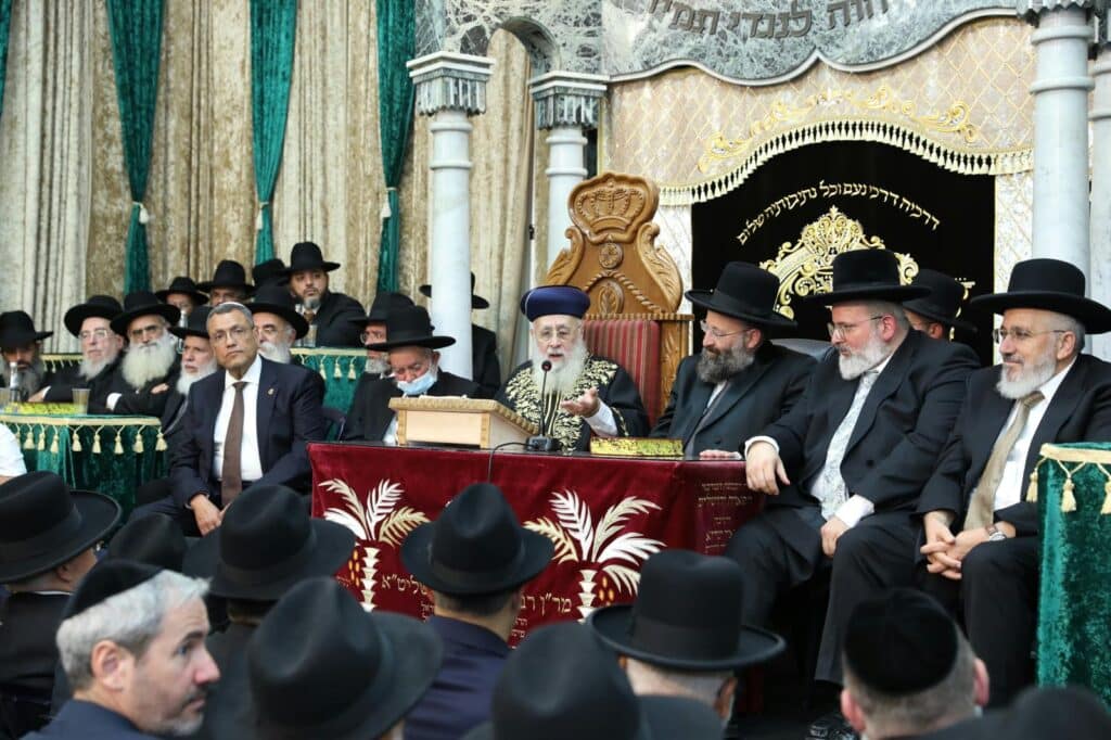 בשיעור ביזדים: המונים הקבילו את פני הראשון לציון הגר"י יוסף בשיעור ביזדים: המונים הקבילו את פני הראשון לציון הגר"י יוסף