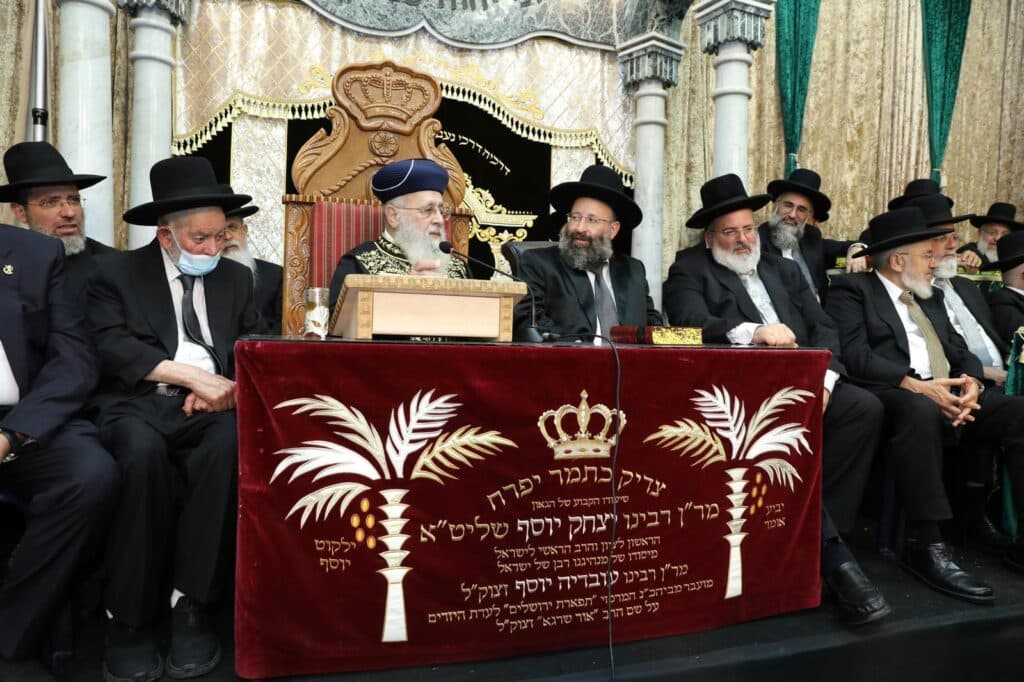 בשיעור ביזדים: המונים הקבילו את פני הראשון לציון הגר"י יוסף בשיעור ביזדים: המונים הקבילו את פני הראשון לציון הגר"י יוסף